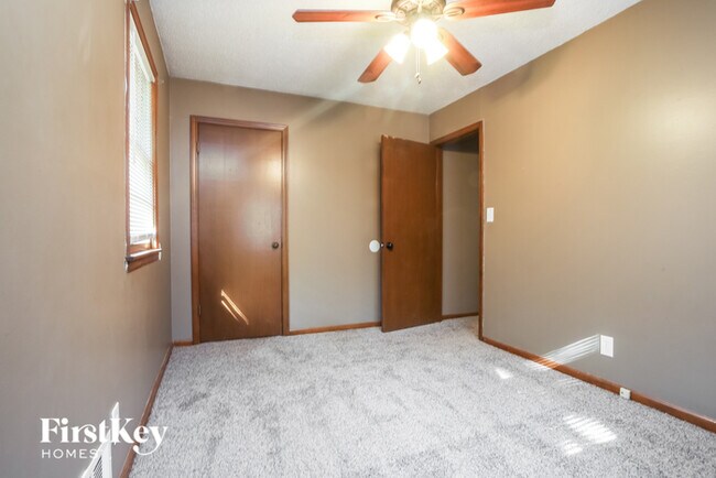 Building Photo - 1301 SW Morningside Dr