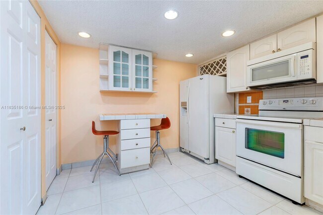 Building Photo - 9040 SW 125th Ave