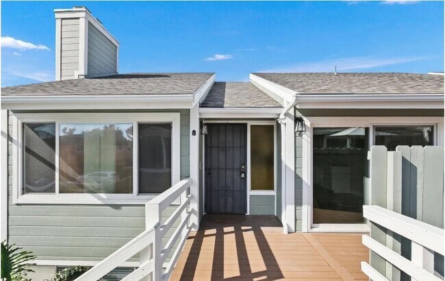 Building Photo - Spacious Carlsbad Condo Walking distance t...