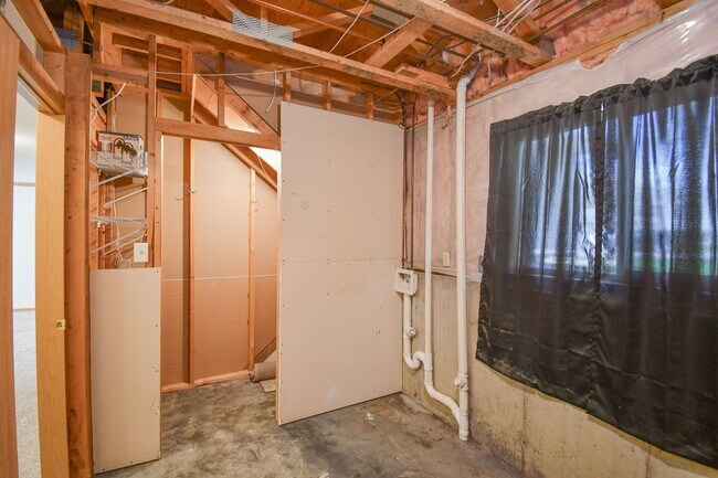 Building Photo - Updated 3BR Split-Level Home with Huge Deck, Fenced Yard & 2-Car Garage Near I-29!