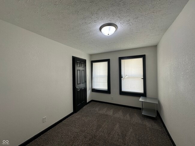 Building Photo - 3003 N Park Ave