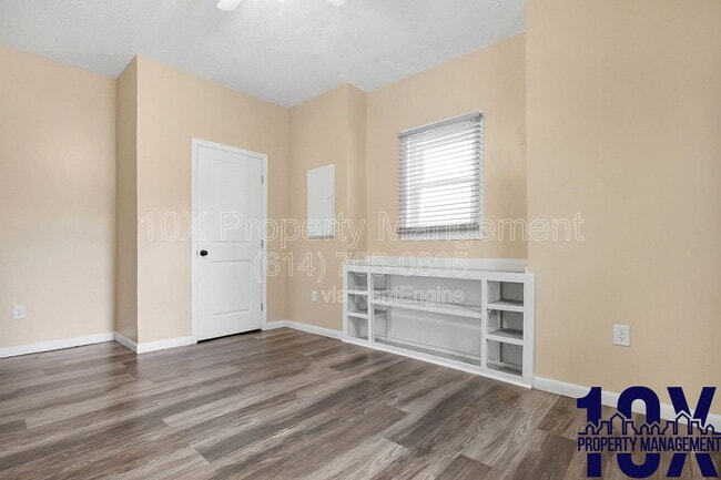 Building Photo - 1652 Summit St