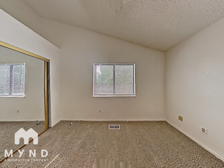 Building Photo - 5922 Shadow Park Dr