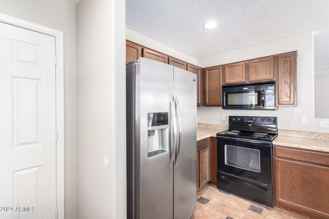 Building Photo - 23690 W Bowker St