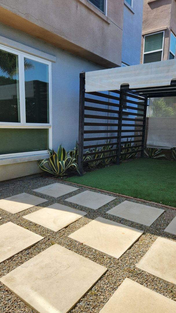 Building Photo - Modern 3 Bed/ 4 Bath, Detached, Private Dr...