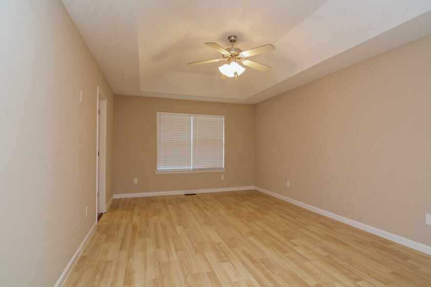 Building Photo - 40 Savoy Park Dr