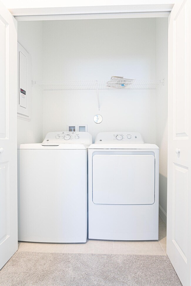 Building Photo - 630 SE Lk Fls St