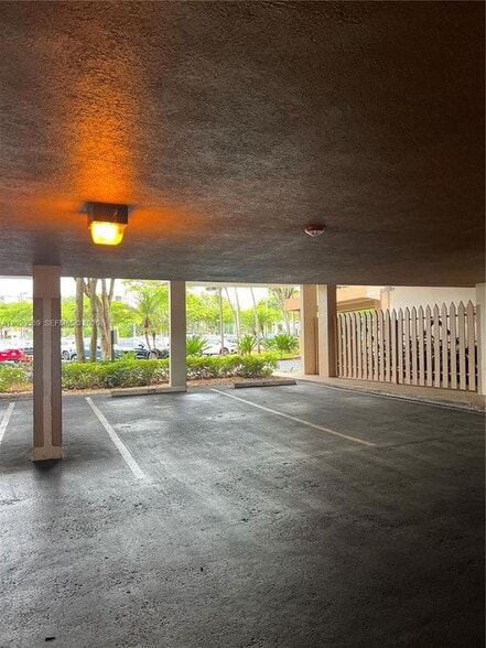 Building Photo - 1400 St Charles Pl