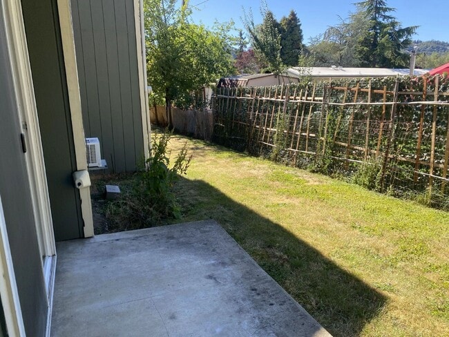 Building Photo - 152 NE Atkinson Ct