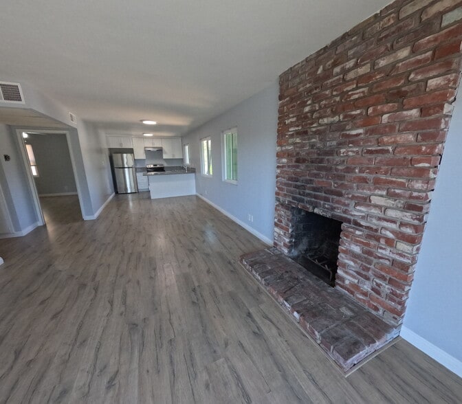 LIVING ROOM - 809 Brent Ave