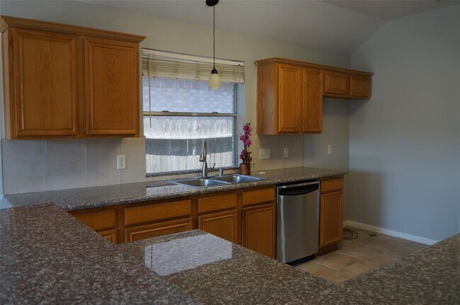 Building Photo - 3403 Stratford Manor Dr