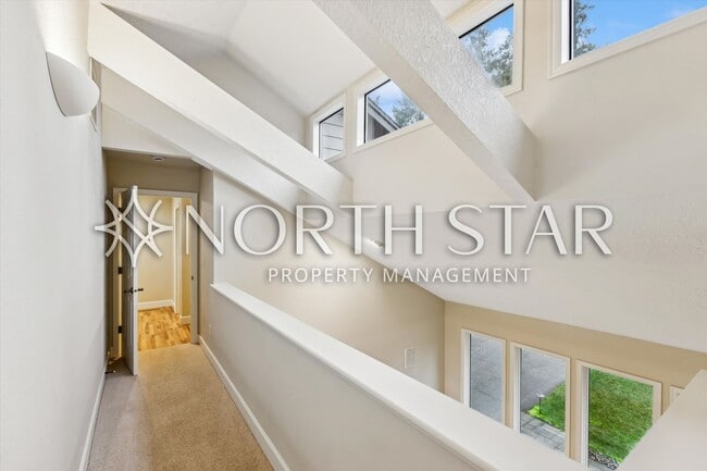 Building Photo - Escape to the Country, Spacious Contemporary in Wilsonville