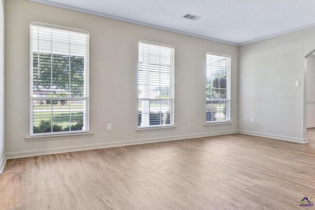 Building Photo - 106 N Hiley Ct