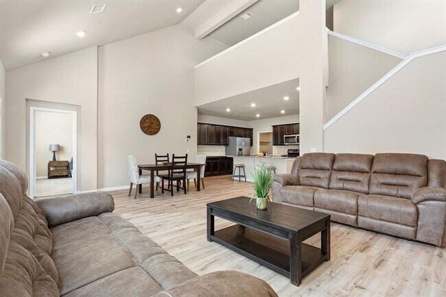Building Photo - 309 Empress Tree Dr