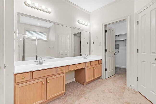 Building Photo - 7520 Crystal Lake Dr