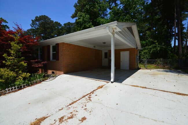 Building Photo - 304 Arrundale Dr