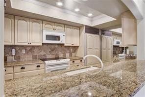 Building Photo - 587 Beau Chene Dr