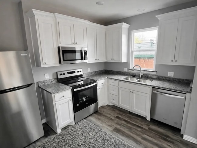 Building Photo - 2109 Bluebonnet Ave