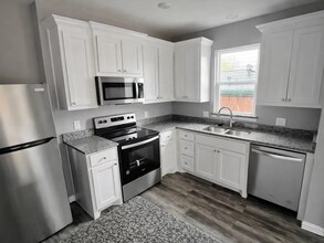 Building Photo - 2109 Bluebonnet Ave