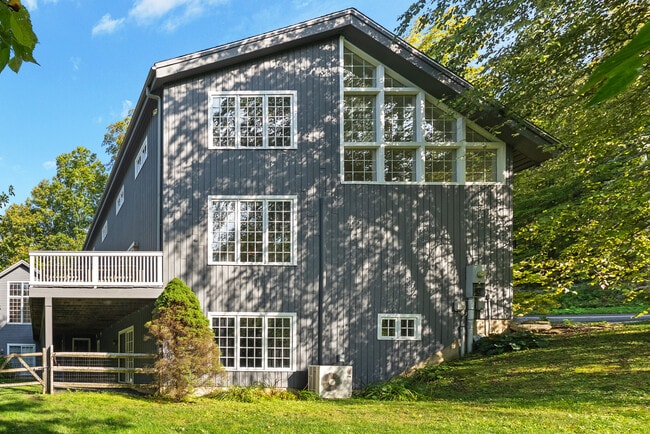 Building Photo - 84 Gunn Hill Rd