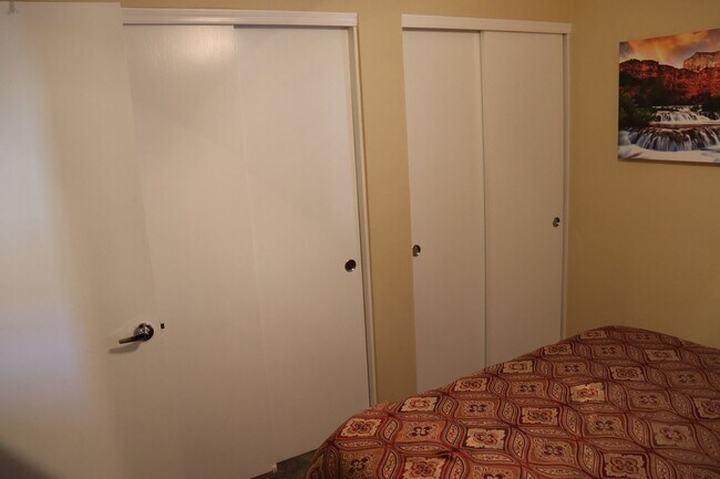Building Photo - 3 Bedroom, 2.5 Bath