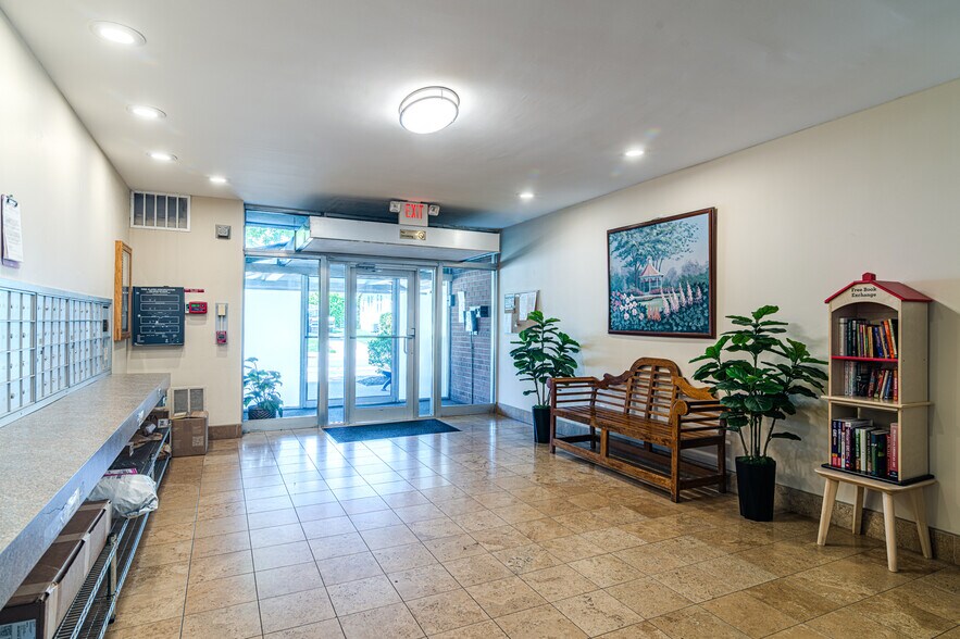 Building Photo - 1931 N Cleveland St