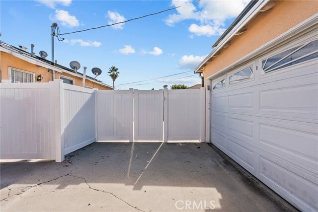 Building Photo - 7239 Kraft Ave