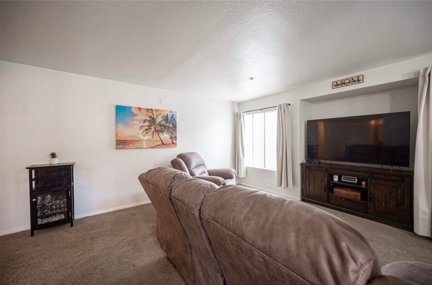 Building Photo - 2110 Sealion Dr