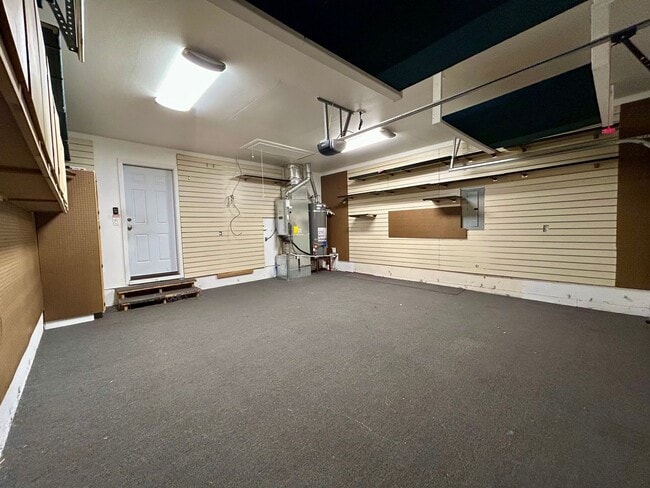 Building Photo - Single Level- Three Bedroom Home
