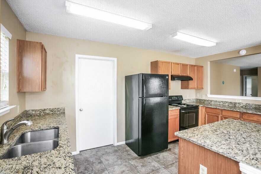 Building Photo - 5768 N Peppereel Way