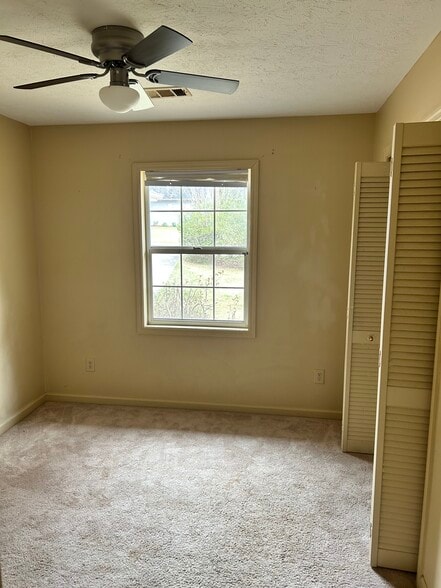 Building Photo - 1033 DeKalb St