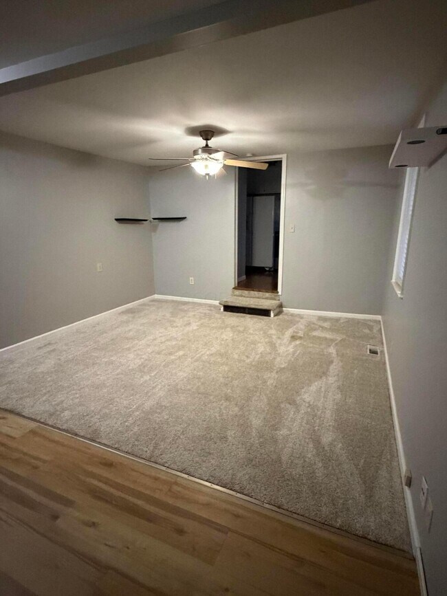 Building Photo - 346 Main St