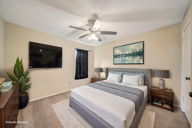 Building Photo - 3812 Redbud Dr