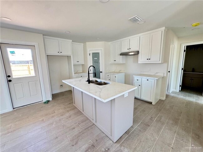 Building Photo - 18 Lana St