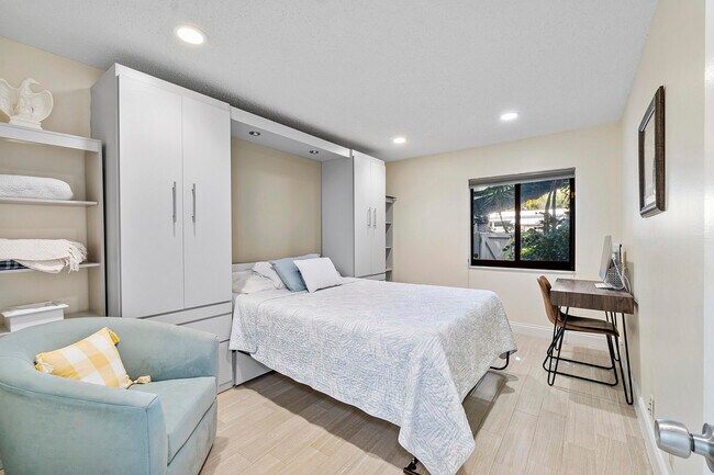 Building Photo - 250 S Ocean Blvd