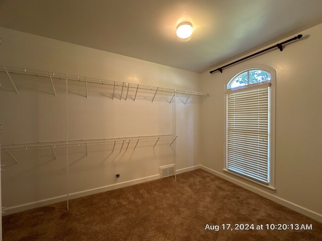 Building Photo - 10135 Ridgewood Oak Dr