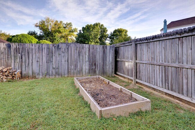 Building Photo - 812 Stony Dr