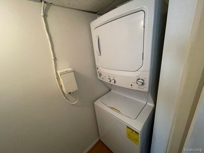 Building Photo - 910 Chestnut Hill Dr