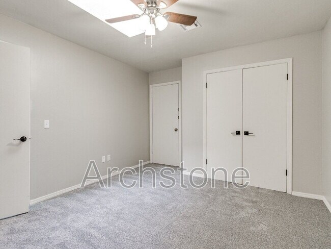 Building Photo - 5908 W Hefner Rd