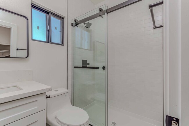 Building Photo - 5821 View Cir