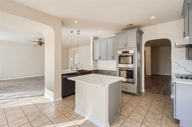 Building Photo - Beautiful Spacious Home!!!!