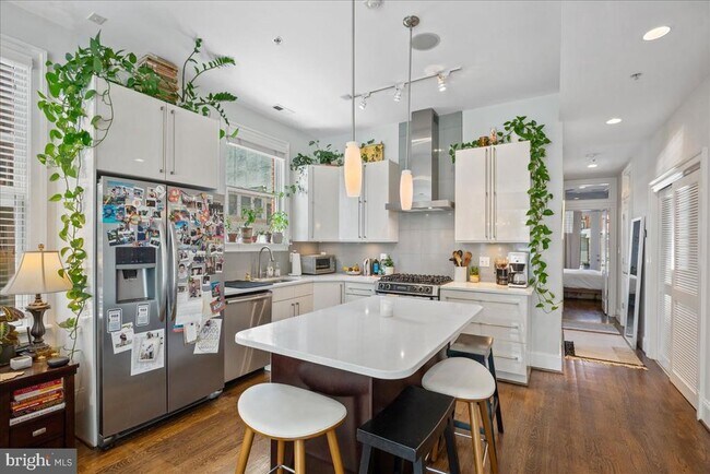 Building Photo - 2106 10th St NW