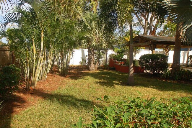 Building Photo - 468 Limewood Ave