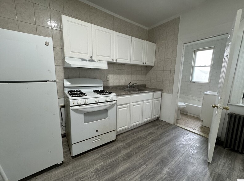 Building Photo - 72 Rose Ave