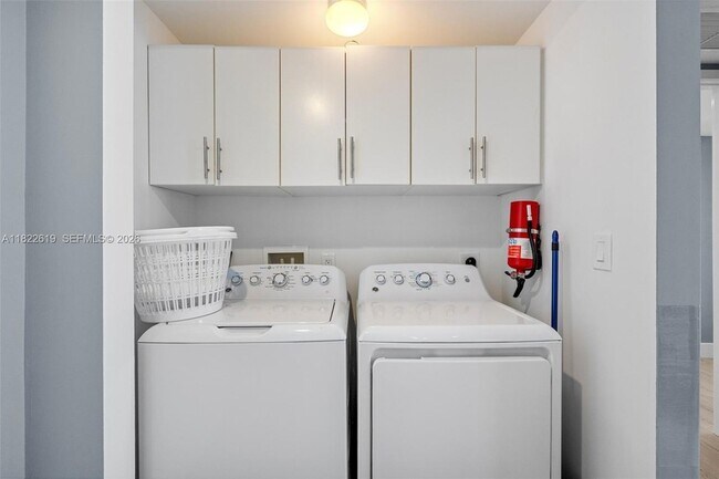 Building Photo - 2600 E Hallandale Beach Blvd