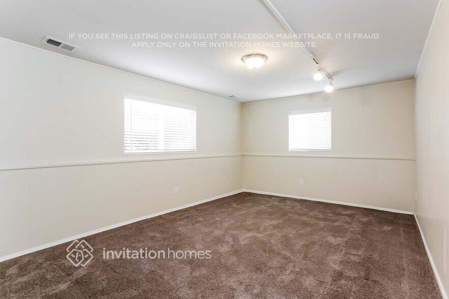 Building Photo - 432 S Victor Way