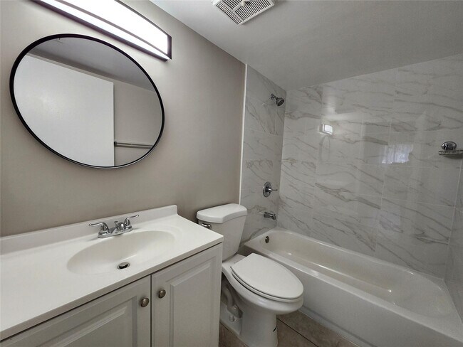 Building Photo - 545 Trace Cir