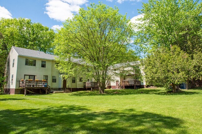 Building Photo - Large 1br with Fireplace