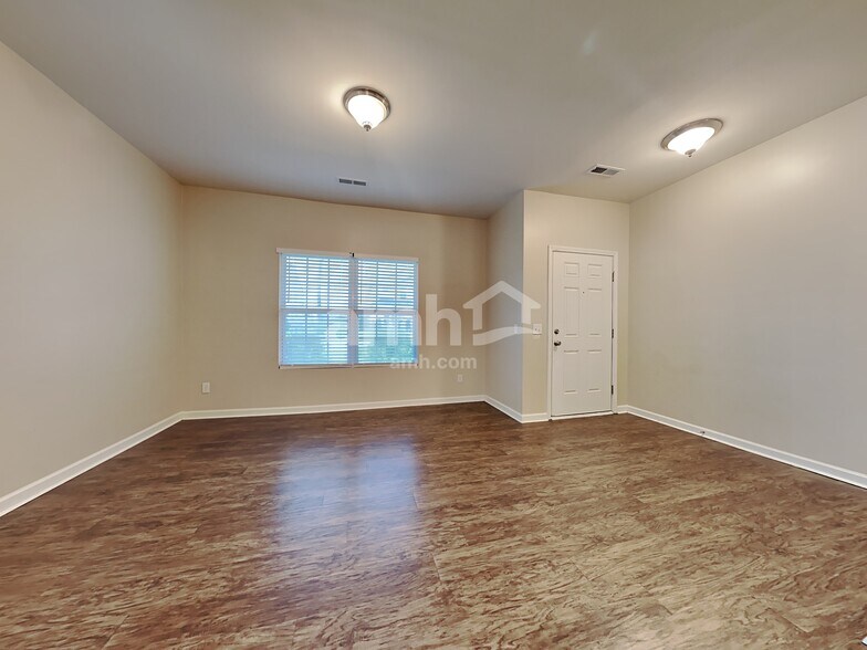 Building Photo - 504 Greywood Ln