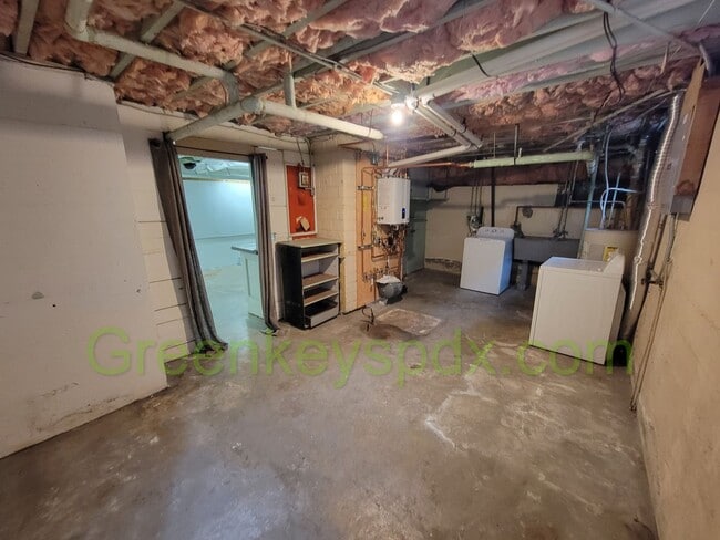 Building Photo - Beautiful 2 Bedroom 1 Bath House with Atta...
